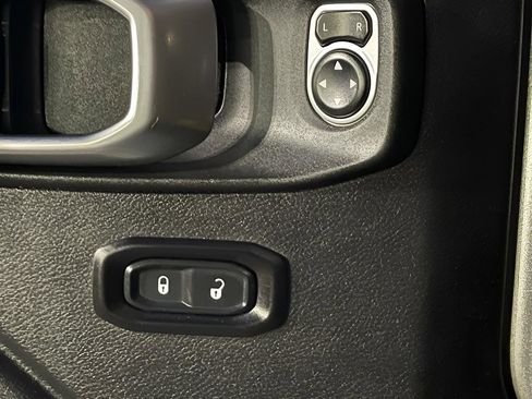 Used 2018 Jeep Wrangler Unlimited Rubicon image 31