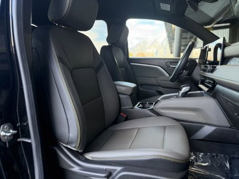 Used 2025 Chevrolet Colorado ZR2 w/ Technology Package image 18