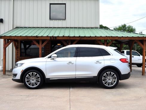 Used 2016 Lincoln MKX Reserve w/ Climate Package FWD image 2