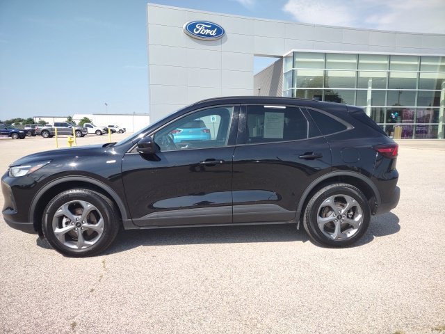 Used 2025 Ford Escape ST-Line Select AWD/4WD image 2