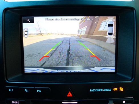 Used 2016 Ford Explorer Platinum image 35