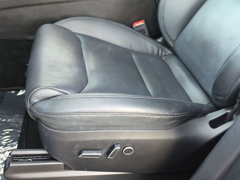 Used 2022 Tesla Model X image 28