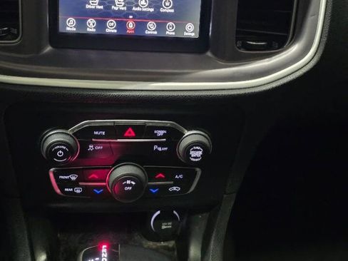 Used 2020 Dodge Charger SXT w/ Leather Interior Group image 18