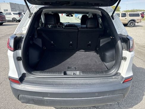 Used 2019 Jeep Cherokee Latitude Plus w/ Cold Weather Group AWD/4WD image 20