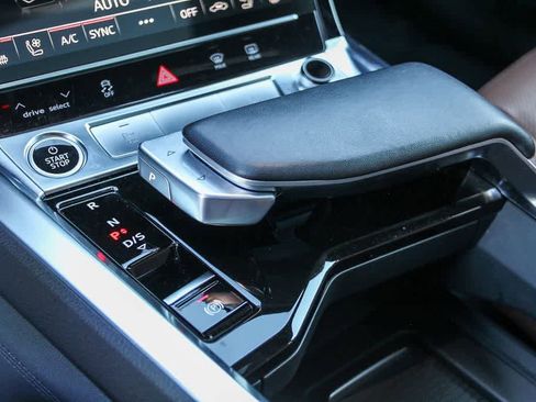 Used 2024 Audi Q8 e-tron Premium Plus image 20