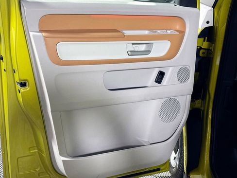 Certified 2025 Volkswagen ID. Buzz Pro S Plus RWD image 10