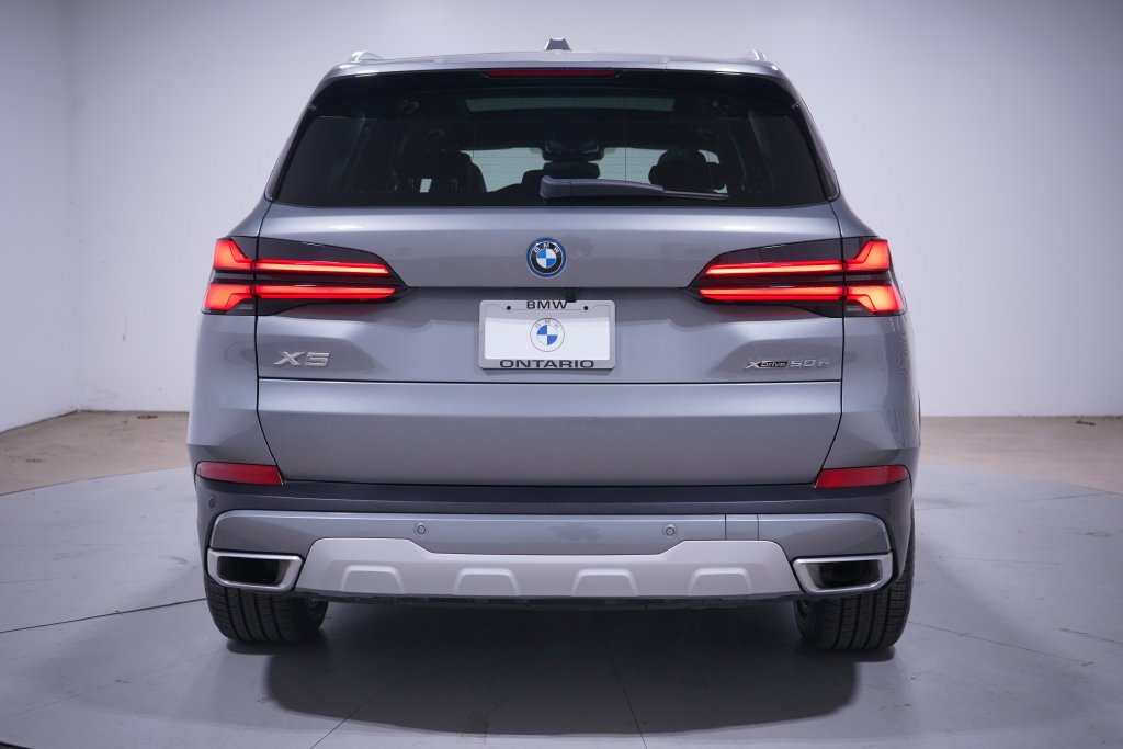 Used 2024 BMW X5 xDrive50e w/ Parking Assistance Package AWD/4WD image 5