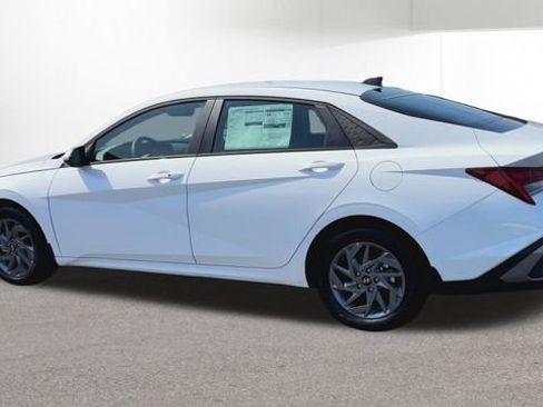 Used 2025 Hyundai Elantra Blue FWD image 56