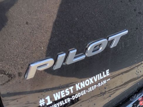 Used 2018 Honda Pilot Touring image 13