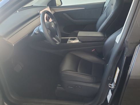 Used 2024 Tesla Model Y Long Range AWD/4WD image 4