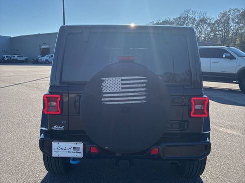 Used 2022 Jeep Wrangler Unlimited Sahara image 6