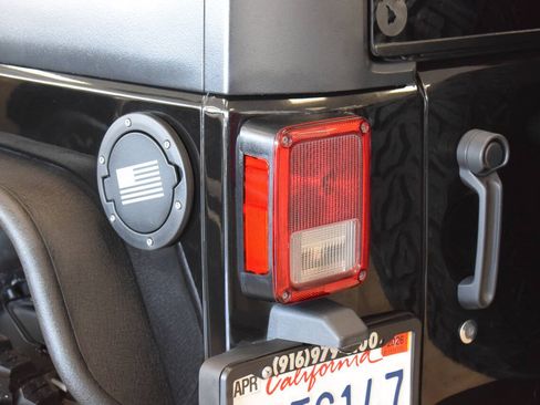 Used 2018 Jeep Wrangler Unlimited Sport S AWD/4WD image 45