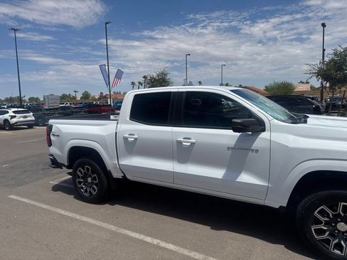 Used 2023 Chevrolet Colorado LT w/ LT Convenience Package III AWD/4WD image 4