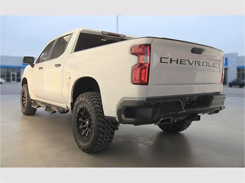 Used 2021 Chevrolet Silverado 1500 LT Trail Boss w/ Convenience Package II image 3