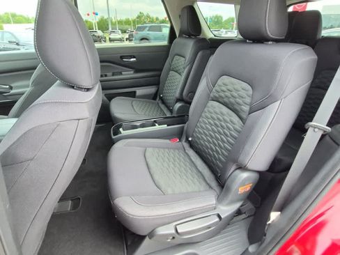 Used 2022 Nissan Pathfinder SV w/ SV Premium Package AWD/4WD image 8