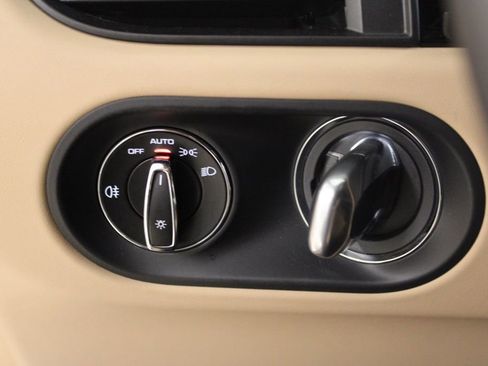 Certified 2025 Porsche Macan AWD/4WD image 22