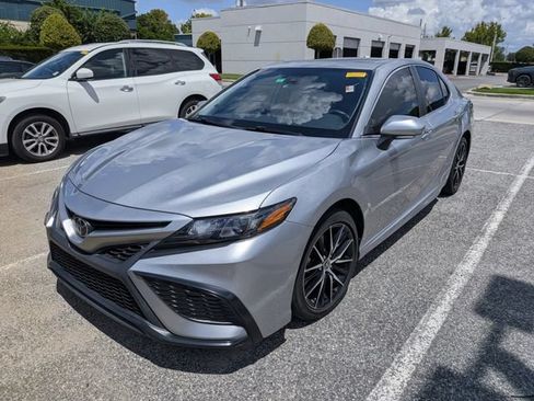 Used 2021 Toyota Camry SE FWD image 2