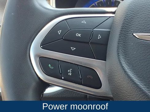 Used 2023 Chrysler Pacifica Limited FWD image 11