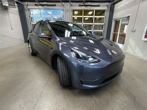Used 2023 Tesla Model Y Long Range image 7