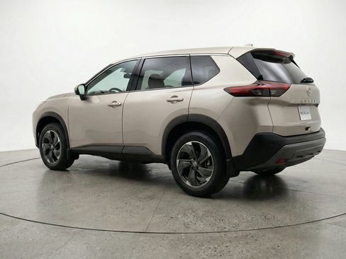 Used 2025 Nissan Rogue SV image 6