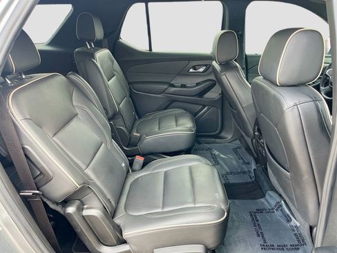 Used 2023 Chevrolet Traverse Premier FWD image 29