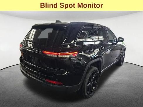 Used 2025 Jeep Grand Cherokee Altitude AWD/4WD image 5