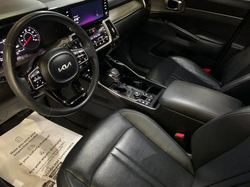 Used 2023 Kia Sorento EX w/ Panoramic Sunroof Package FWD image 11