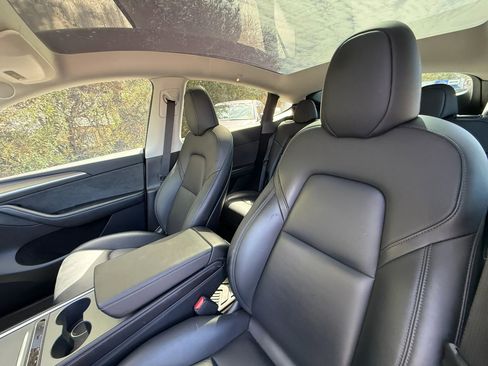 Used 2022 Tesla Model Y Long Range image 35