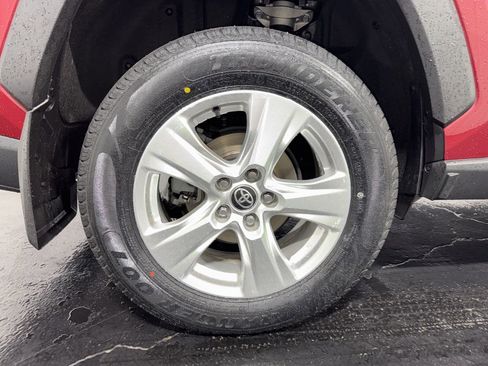 Used 2021 Toyota RAV4 XLE w/ Convenience Package image 8