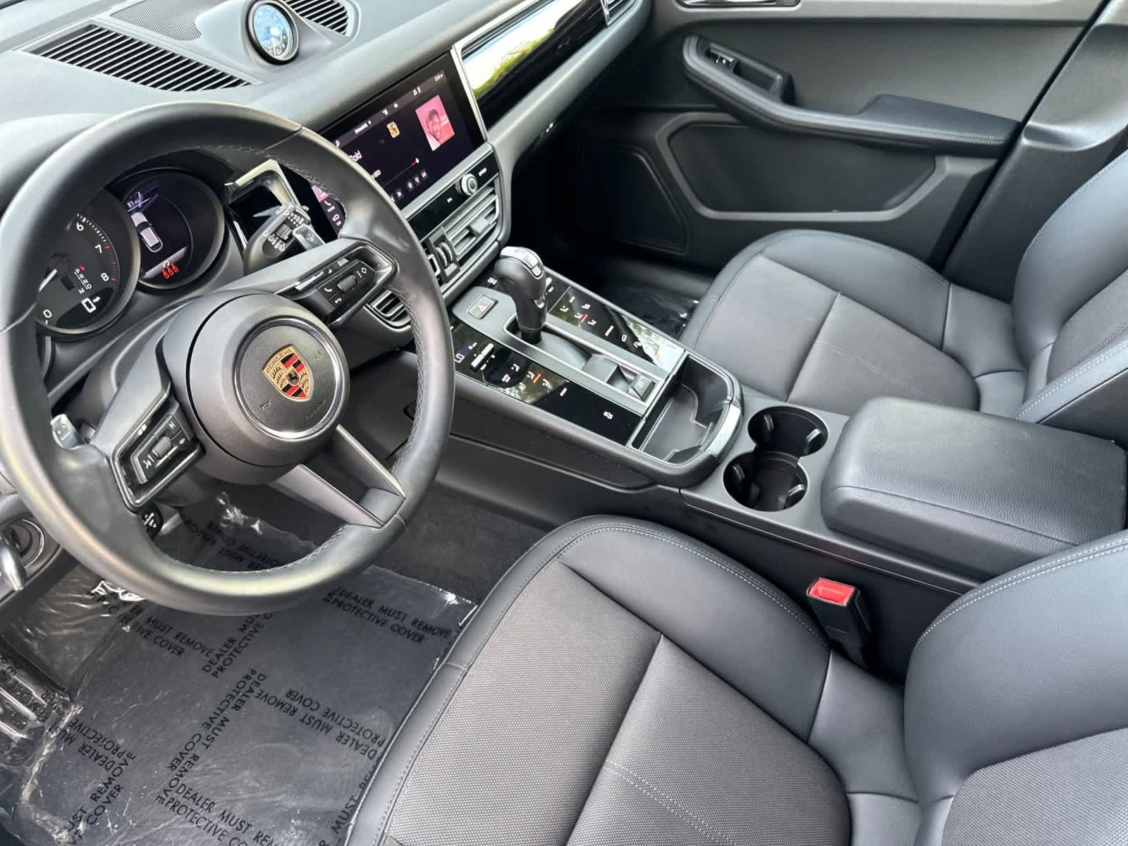 Used 2025 Porsche Macan AWD/4WD image 4