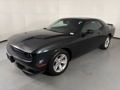 Used 2023 Dodge Challenger SXT RWD image 5
