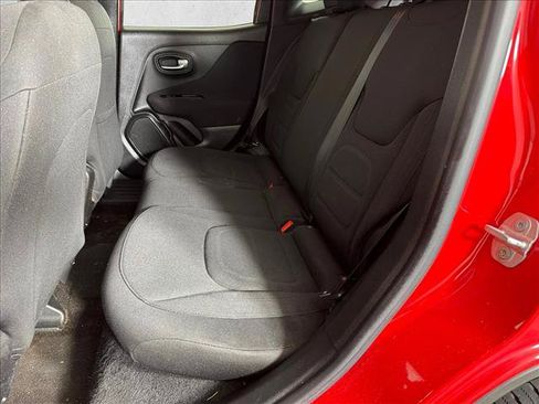 Used 2020 Jeep Renegade Latitude FWD image 20