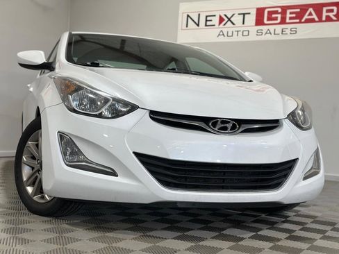 Used 2016 Hyundai Elantra SE w/ Option Group 02 FWD image 3