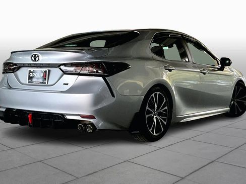 Used 2018 Toyota Camry SE image 12