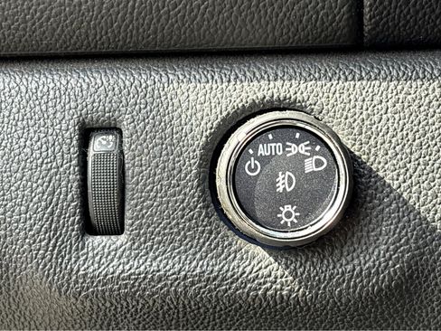 Used 2016 Chevrolet Colorado LT w/ Luxury Package, Chrome image 10