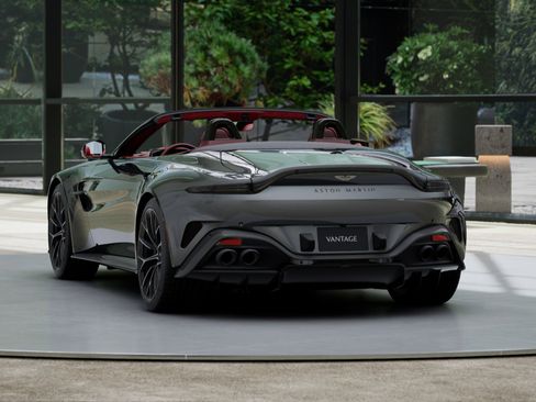 Used 2026 Aston Martin V8 Vantage Roadster image 5