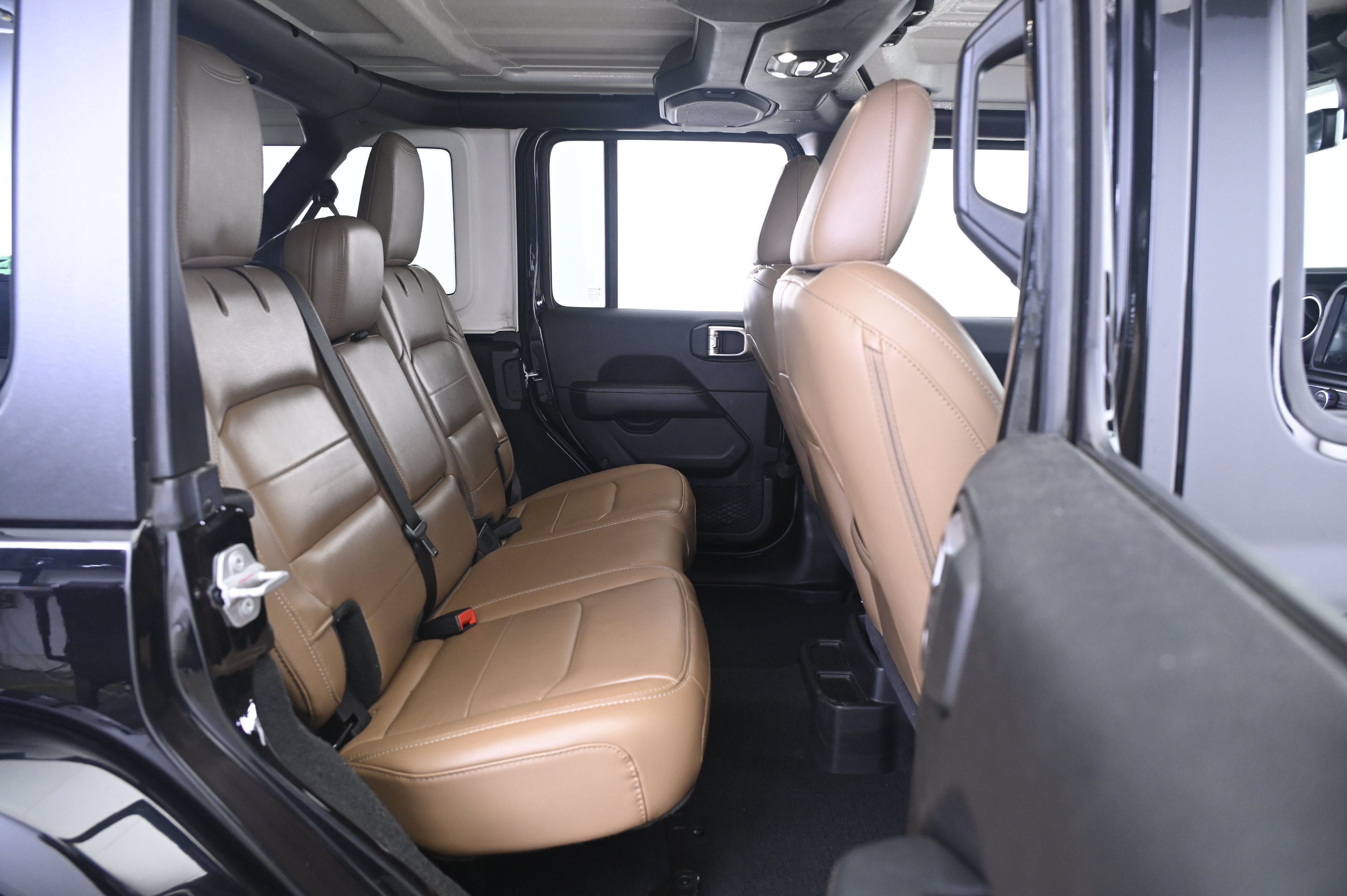 Used 2020 Jeep Wrangler Unlimited Sahara AWD/4WD image 18