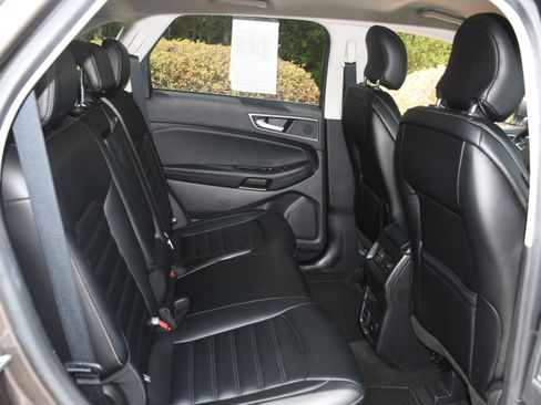 Used 2019 Ford Edge SEL w/ Equipment Group 201A AWD/4WD image 18