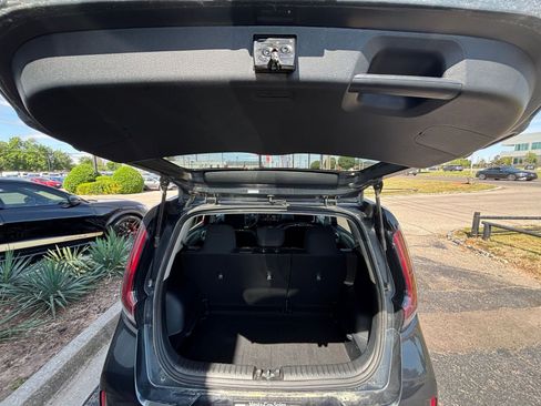 Used 2025 Kia Soul LX w/ LX Technology Package FWD image 29