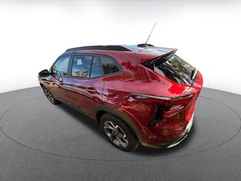 Used 2025 Chevrolet Trax LT w/ LT Convenience Package image 5
