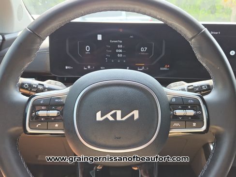 Used 2025 Kia Carnival SX FWD image 11
