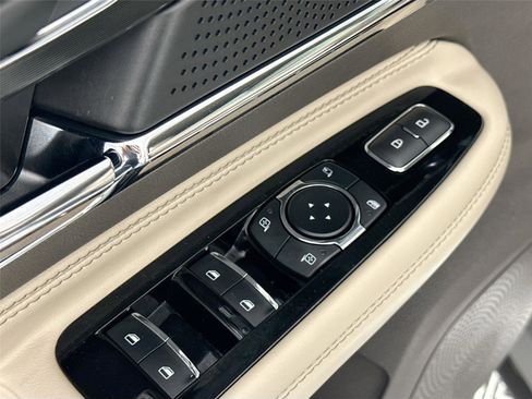 Used 2023 Lincoln Corsair Reserve image 19