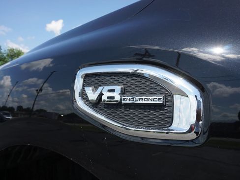 Used 2017 Nissan Titan SV RWD image 11