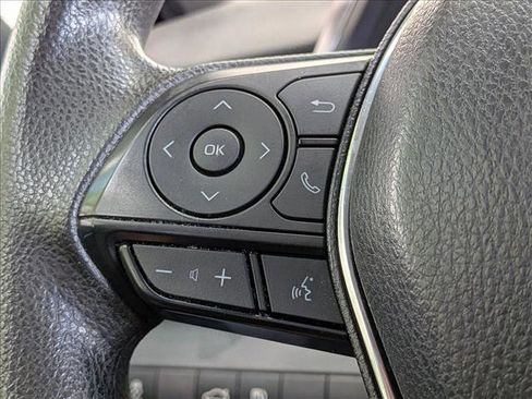 Used 2018 Toyota Camry LE image 11