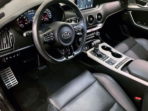 Used 2019 Kia Stinger GT1 image 12