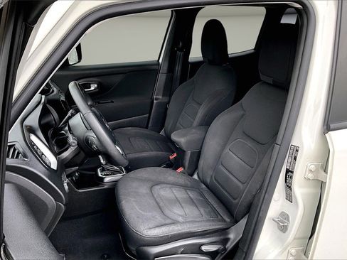 Used 2020 Jeep Renegade Latitude image 19