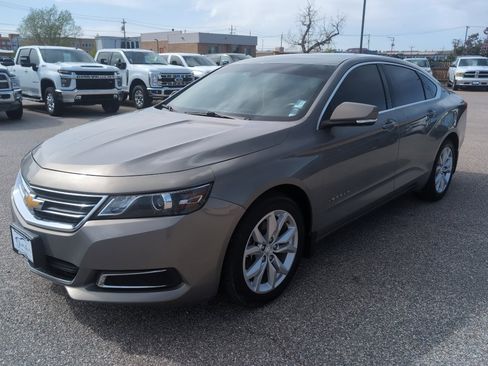 Used 2017 Chevrolet Impala LT FWD image 2