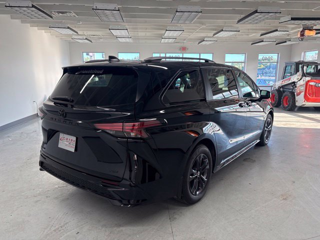Used 2026 Toyota Sienna AWD image 11