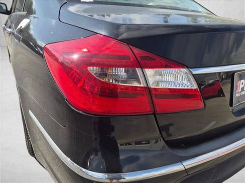 Used 2013 Hyundai Genesis 3.8 RWD image 10