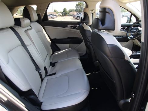 Used 2023 Kia Sportage EX FWD image 9